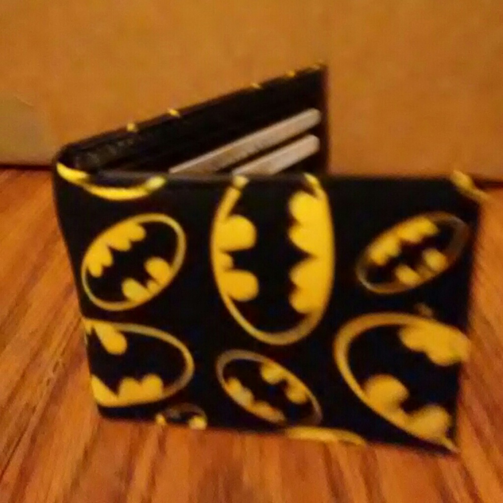 Batman pattern billfold wallet NWT